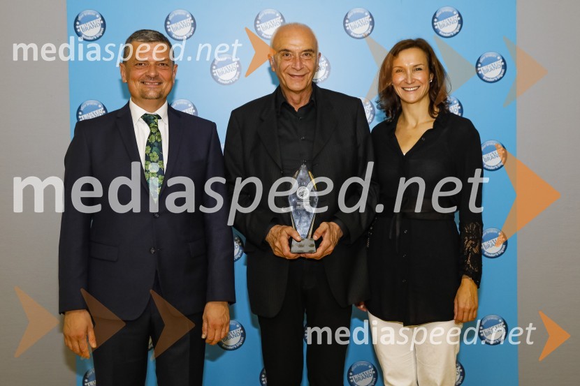  Daniel Škraba, vodja Reader's Digest Slovenija;  Ivo Boscarol, generalni direktor Pipistrel d.o.o.;  Polona Stepišnik, direktorica prodaje, Založba Mladinska knjigaTrusted Brand 2020, podelitev priznanj