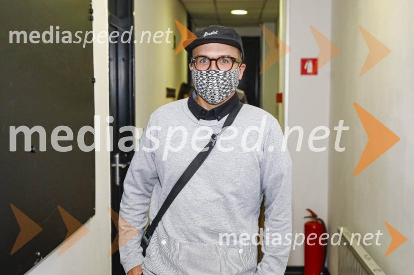 Trije milijoni minut, premiera