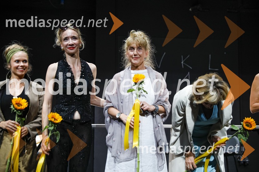  Ana Pavlin, igralka;  Mojca Funkl, igralka;  Barbara Hieng Samobor, direktorica in umetniška vodja MGL;  Judita Zidar, igralkaTrije milijoni minut, premiera