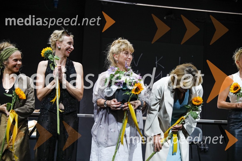  Ana Pavlin, igralka;  Mojca Funkl, igralka;  Barbara Hieng Samobor, direktorica in umetniška vodja MGL;  Judita Zidar, igralkaTrije milijoni minut, premiera