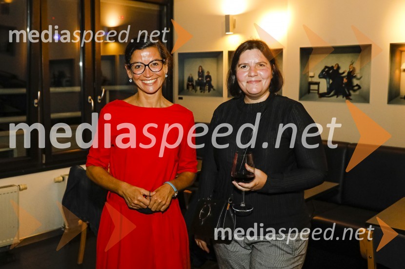  Simona  Belle, služba za stike z javnostmi MGL;  Teja Pelko, novinarka, Svet24Trije milijoni minut, premiera