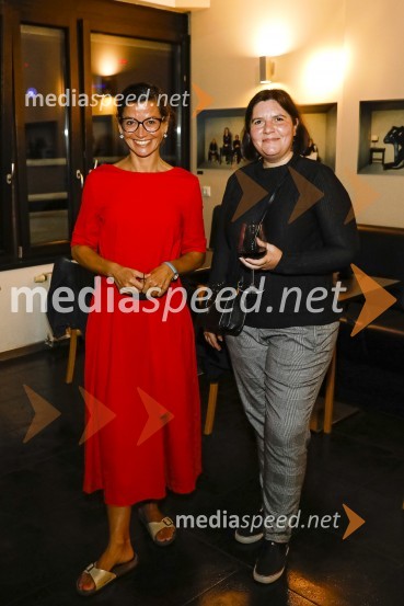  Simona  Belle, služba za stike z javnostmi MGL;  Teja Pelko, novinarka, Svet24Trije milijoni minut, premiera