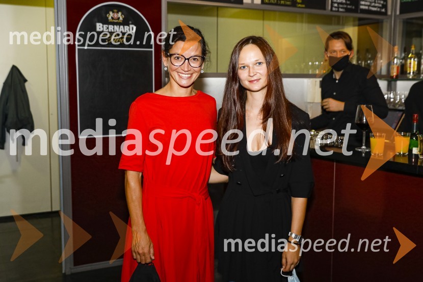  Simona  Belle, služba za stike z javnostmi MGL;  ... Trije milijoni minut, premiera