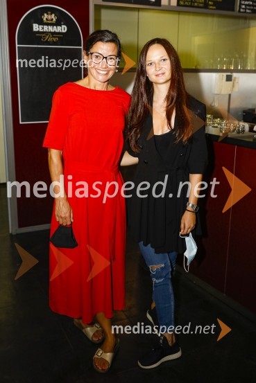  Simona  Belle, služba za stike z javnostmi MGL;  ... Trije milijoni minut, premiera