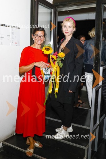  Simona  Belle, služba za stike z javnostmi MGL;  ... Trije milijoni minut, premiera