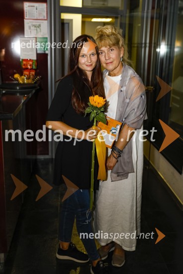  ... ;  Barbara Hieng Samobor, direktorica in umetniška vodja MGLTrije milijoni minut, premiera