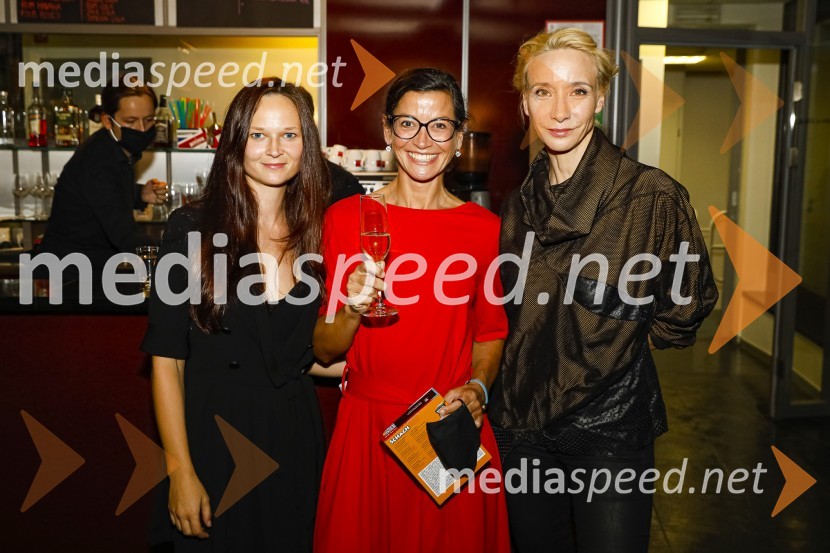  ... ;  Simona  Belle, služba za stike z javnostmi MGL;  Mojca Funkl, igralkaTrije milijoni minut, premiera