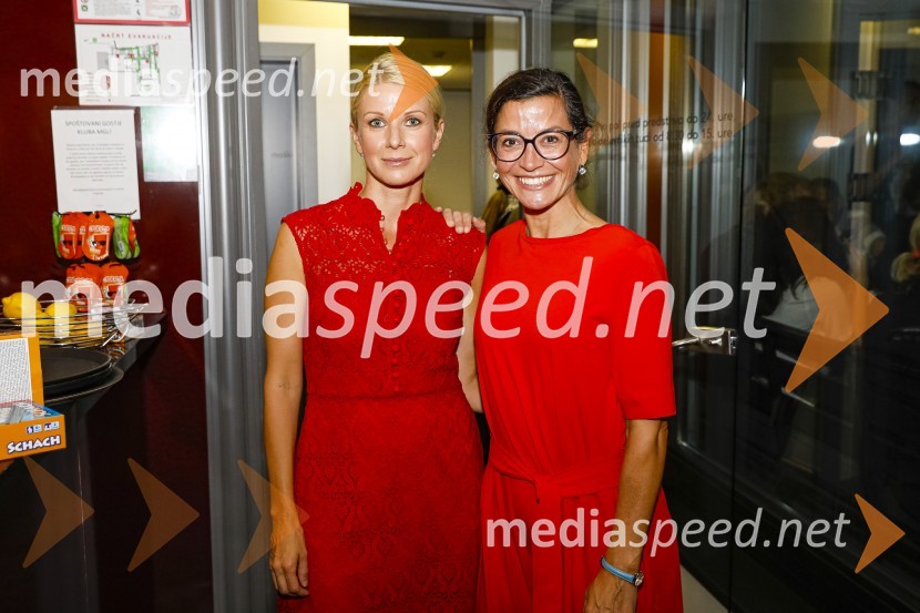  Tjaša  Železnik, igralka;  Simona  Belle, služba za stike z javnostmi MGLTrije milijoni minut, premiera