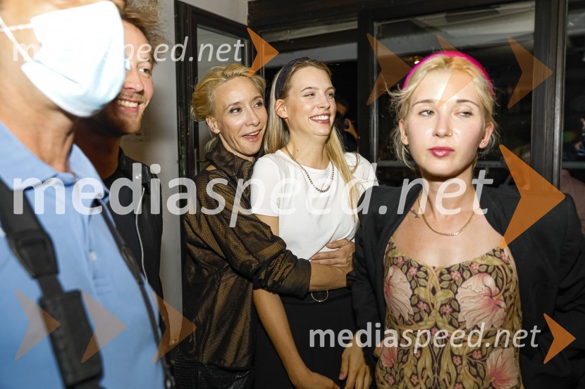  ... ;  Mojca Funkl, igralka;  Klara Kuk, igralka, manekenka;  ... Trije milijoni minut, premiera