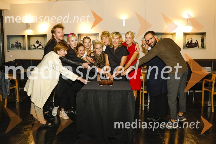 Trije milijoni minut, premiera