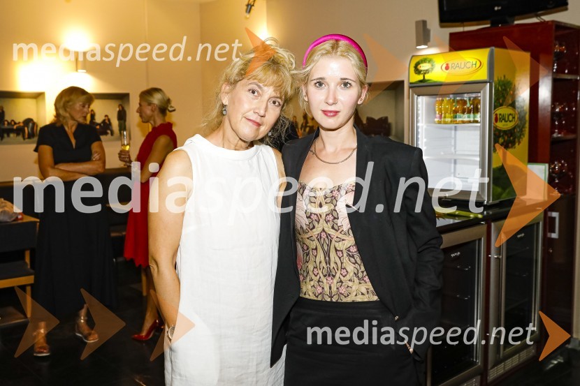  Barbara Hieng Samobor, direktorica in umetniška vodja MGL;  ... Trije milijoni minut, premiera