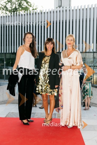  Špela  Stropnik, marketing, s.Oliver;  Maja Arsenovič, s.Oliver, Country Manager for Slovenia & Croatia;  Katja  Janko Puh, vodja marketinga, s.OliverFatalni moški 2020 je Miha Deželak