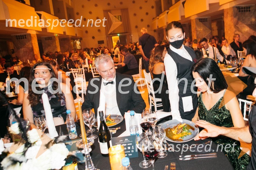  Irena  Deželak;  Miha Deželak, radijski voditelj, humanitarec, Fatalni moški 2020;  ... ;  Jana Morelj, radijska in TV voditeljicaFatalni moški 2020 je Miha Deželak