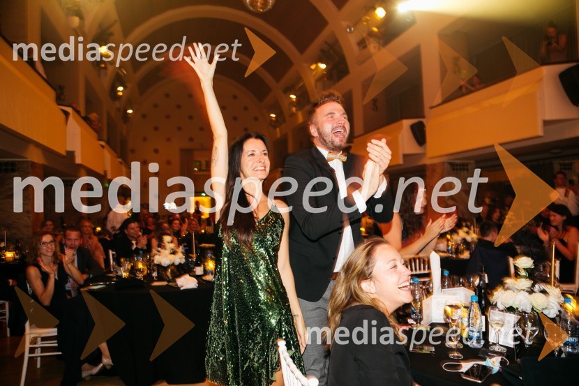  Jana Morelj, radijska in TV voditeljica;  Robert RoškerFatalni moški 2020 je Miha Deželak