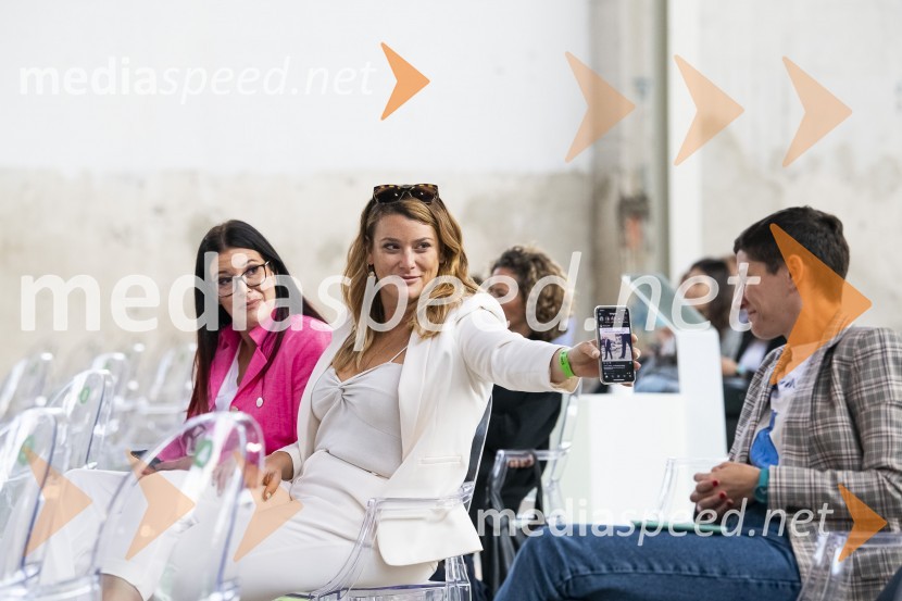  Nina Jakovljević, direktorica, DROm agency;  Milena  Jakovljević, strateška direktorica, DROm agency;  Barbara Randić, vodja tržnih komunikacij za regijo Adriatik v podjetju Renault Nissan SlovenijaSOF 2020