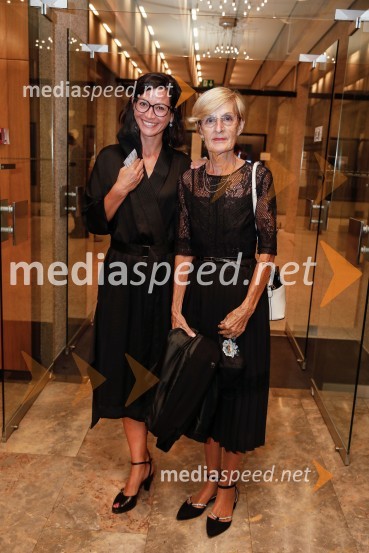  Simona  Belle, služba za stike z javnostmi MGL;  Mojca Kreft, dramaturginja in teatrologinjaTurandot, premiera