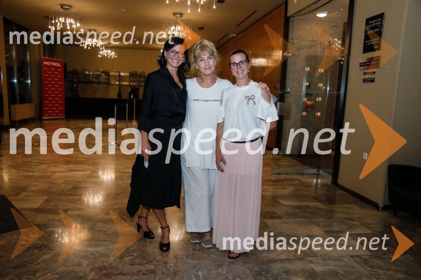  Simona  Belle, služba za stike z javnostmi MGL;  Barbara Hieng Samobor, direktorica in umetniška vodja MGL;  Petra Bizjak, Direktoričina pomočnica, poslovni vodja MGLTurandot, premiera