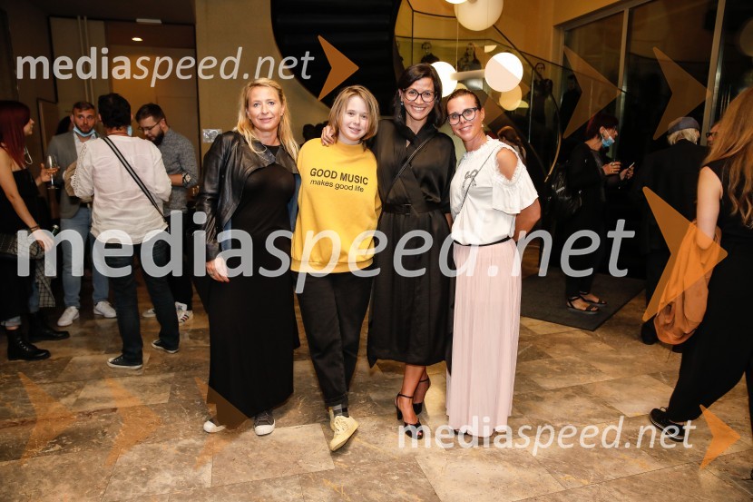  Tatjana Doma, dramaturginja SLG Celje;  Lola Doma;  Simona  Belle, služba za stike z javnostmi MGL;  Petra Bizjak, Direktoričina pomočnica, poslovni vodja MGLTurandot, premiera