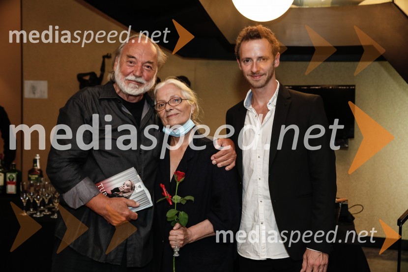  Karpo Godina, režiser;  Bjanka Adžić Ursulov, kostumografinja;  Laren  Polič Zdravič, glasbenik in igralecTurandot, premiera