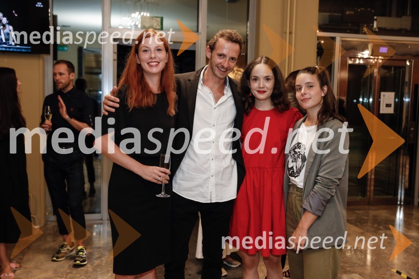  Tina Vrhovnik Potočnik, igralka;  Laren  Polič Zdravič, glasbenik in igralec;  Lara Wolf Završnik, igralka;  ... Turandot, premiera