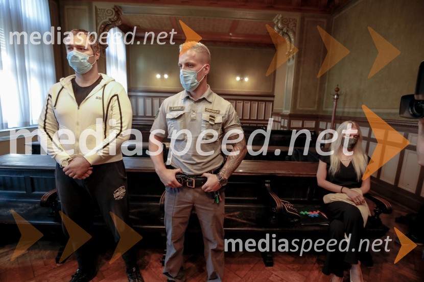  Sebastien Abramov;  ... ;  Julija AdlešičJulija Adlešič in Sebastien Abramov, primer Odrezana roka - razglasitev sodbe