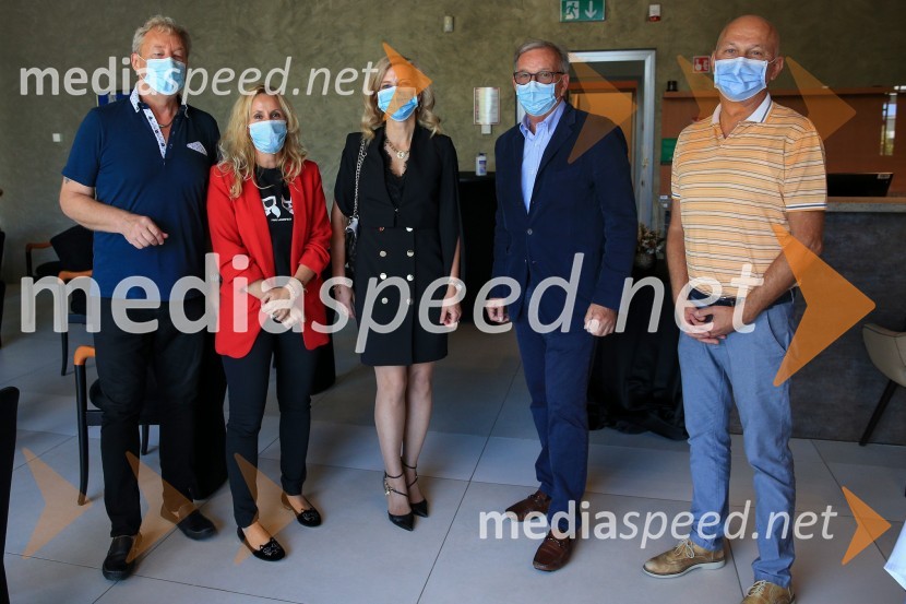  Borut Štrukelj, Fakulteta za farmacijo UL;  ... ;  ... ;  Gregor Serša, predsednik znanstvenoraziskovalnega sveta pri agenciji za medicinske vede; prof. dr. Matija Tomšič, dr. med., predstojnik KO za revmatologijo v UKC LjubljanaOmejitve zaradi epidemije pustile pečat na področju raziskovanja, okrogla miza STA kluba