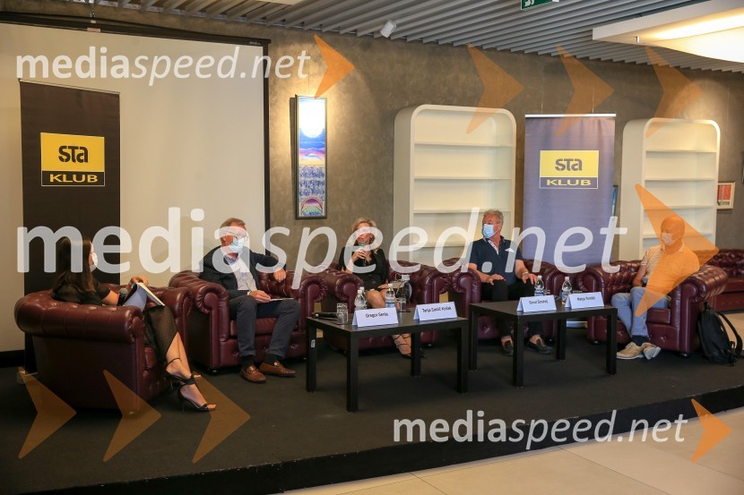 Omejitve zaradi epidemije pustile pečat na področju raziskovanja, okrogla miza STA kluba