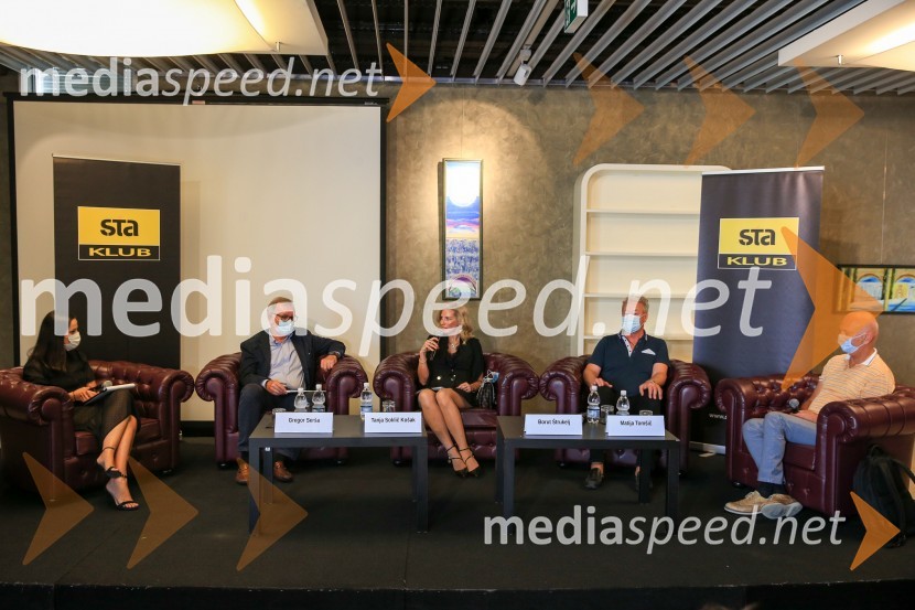 Omejitve zaradi epidemije pustile pečat na področju raziskovanja, okrogla miza STA kluba