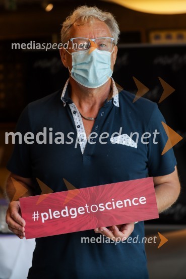 Omejitve zaradi epidemije pustile pečat na področju raziskovanja, okrogla miza STA kluba