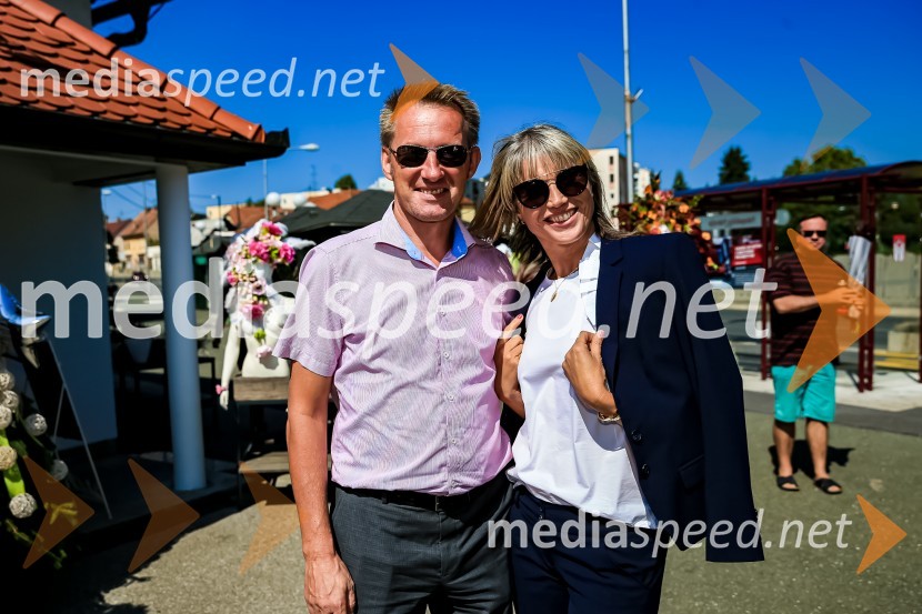  ... ; mag. Lidija Pliberšek, direktorica Pogrebnega podjetje Maribor d.d. in predsednica ASCE65 let hortikulturnega ustvarjanja Cvetličarne Aralija