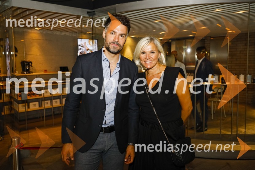  David Urankar, televizijski voditelj, maneken;  ... Otvoritev salona Qubik Caffe