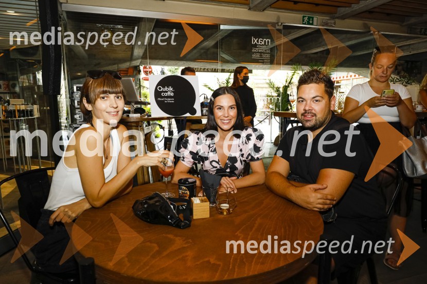  ... ;  Ula  Furlan, igralka, voditeljica;  Nejc Simšič, novinarOtvoritev salona Qubik Caffe