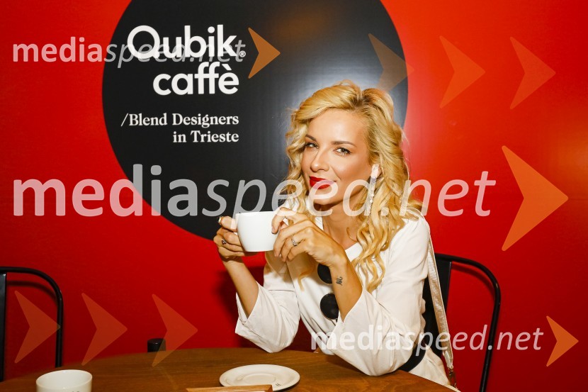  Jasna Vale, Instagram ikonaOtvoritev salona Qubik Caffe