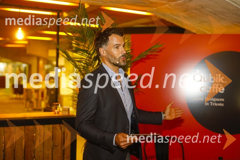  David Urankar, televizijski voditelj, manekenOtvoritev salona Qubik Caffe