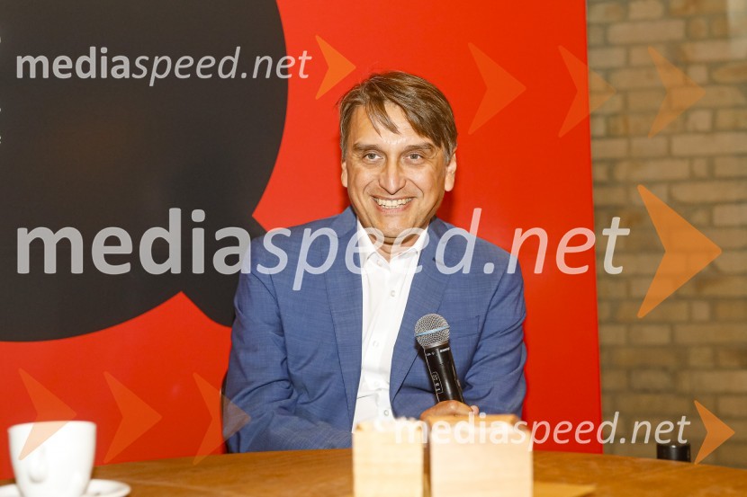  Igor Kobal, direktor podjetja QubikcaffeOtvoritev salona Qubik Caffe