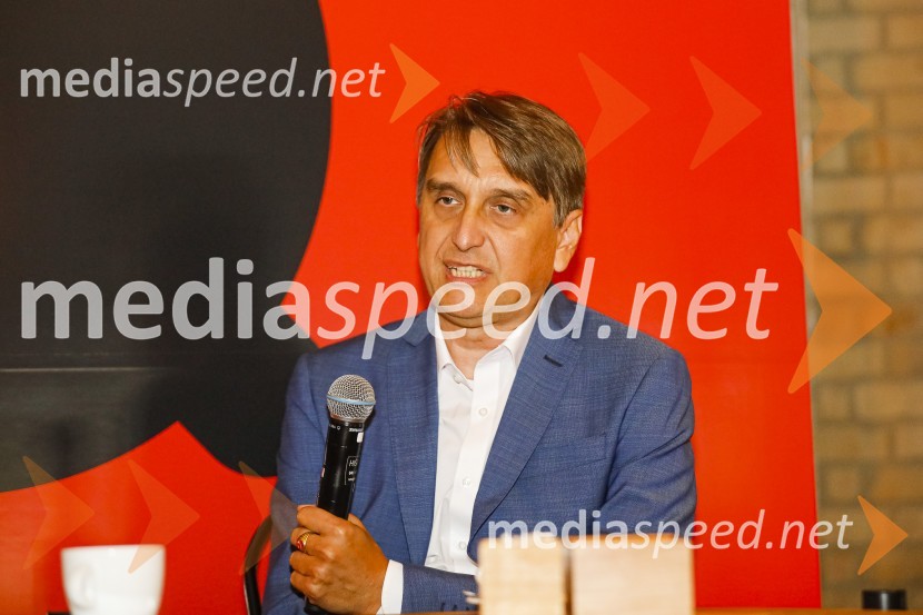  Igor Kobal, direktor podjetja QubikcaffeOtvoritev salona Qubik Caffe