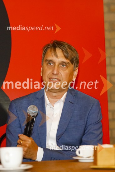  Igor Kobal, direktor podjetja QubikcaffeOtvoritev salona Qubik Caffe