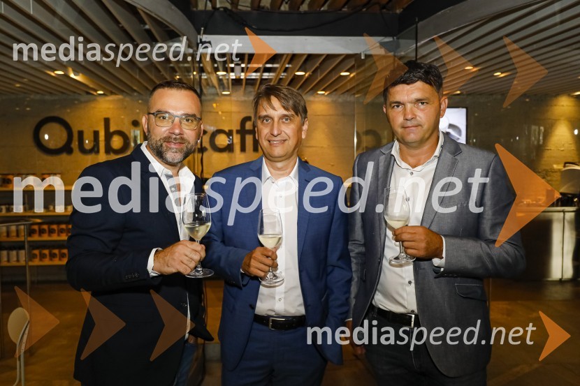  ... ;  Igor Kobal, direktor podjetja Qubikcaffe;  ... Otvoritev salona Qubik Caffe