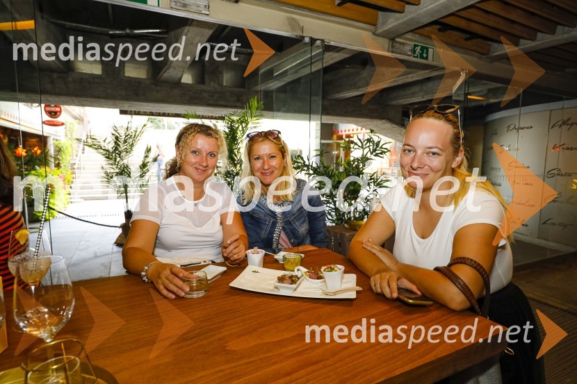 Otvoritev salona Qubik Caffe