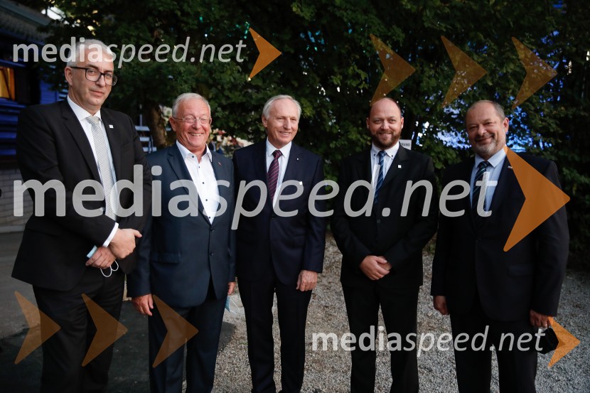  ... ;  ... ;  ... ;  Boštjan Gorjup, direktor podjetja BSH, predsednik Gospodarske zbornice Slovenije;  ... 52. podelitev Nagrad GZS za izjemne gospodarske in podjetniške dosežke