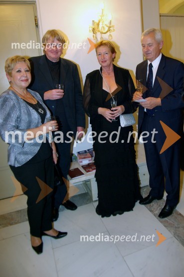 Zlatomira Nikolova, mezzosopranistka s soprogom Lovrencem Blažem Arničem, predstavnik Ministrstva za kulturo in Zofija Mazej Kukovič, ministrica za zdravje s soprogomPremiera opere Madame Butterfly