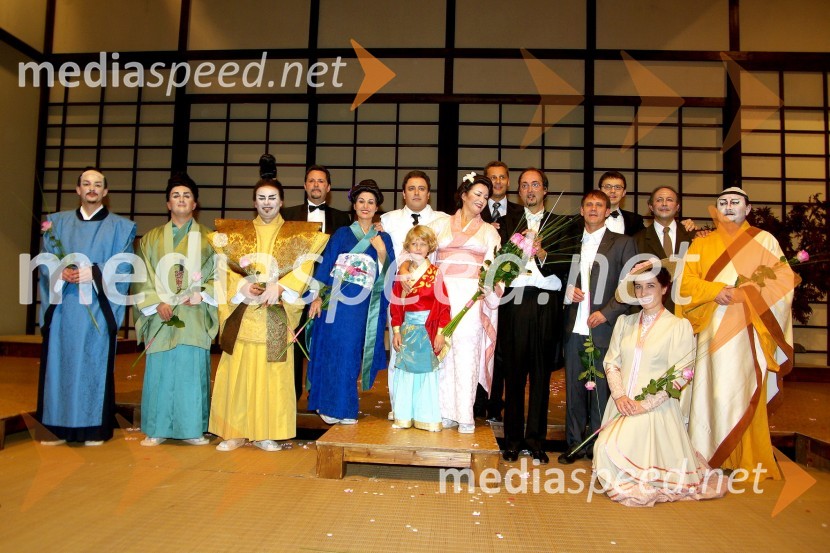 Ustvarjalci predstave Madame Butterfly, Danilo Rošker, direktor SNG Maribor (zadaj) in Janko Kastelic, umetniški vodja Opere in baleta SNG Maribor (zadaj)Premiera opere Madame Butterfly