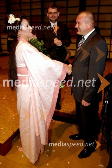 Olga Romanko, v vlogi Madame Butterfly in Franc Kangler, župan mariboraPremiera opere Madame Butterfly