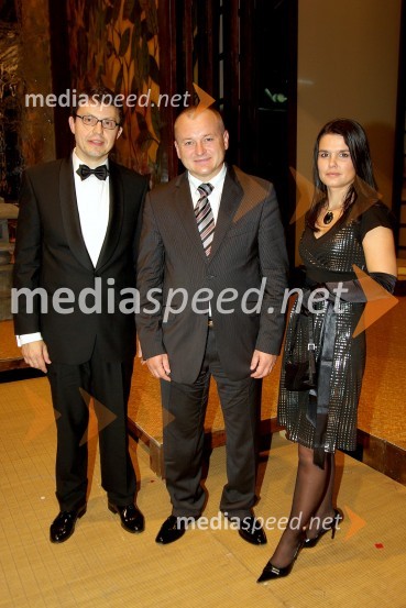 Janko Kastelic, umetniški vodja Opere in baleta SNG Maribor in Franc Kangler, župan Maribora z ženo Tanjo  	 
Premiera opere Madame Butterfly