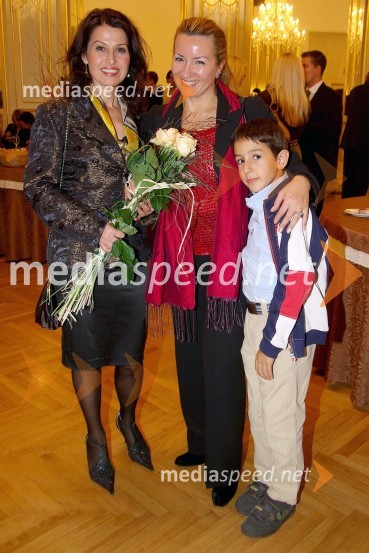 Irena Petkova, v vlogi Suzuki in Olga Romanko, v vlogi Madame Butterfly s sinom AlessandromPremiera opere Madame Butterfly