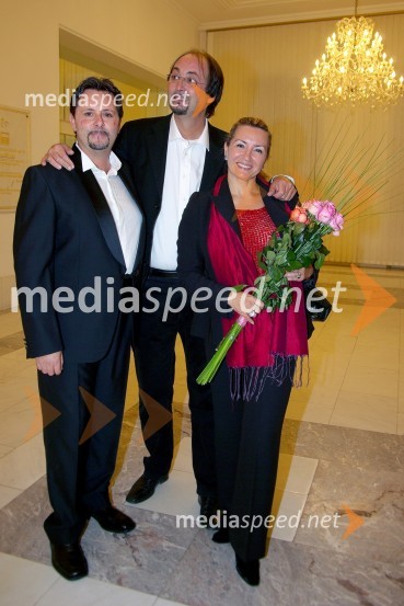 Pierluigi Vanelli , vodja režijske obnove, Francesco Rosa, dirigent in Olga Romanko, v vlogi Madame ButterflyPremiera opere Madame Butterfly