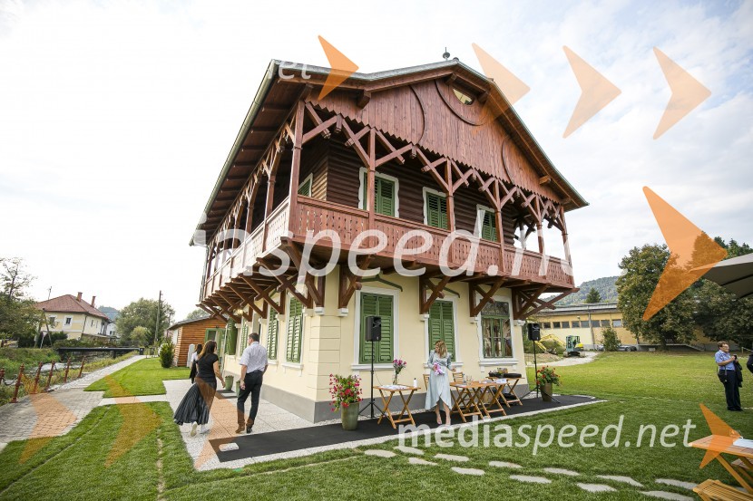 Alenka Kesar je izdala knjigo Druga žena