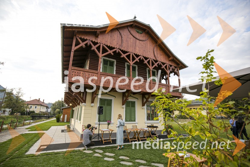 Alenka Kesar je izdala knjigo Druga žena