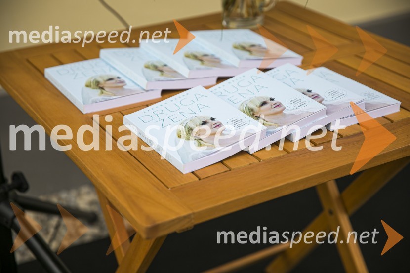Alenka Kesar je izdala knjigo Druga žena