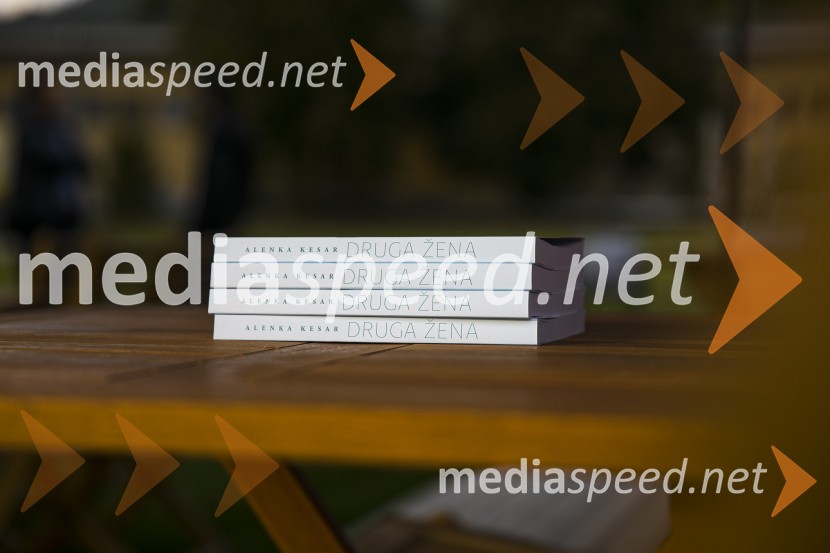 Alenka Kesar je izdala knjigo Druga žena